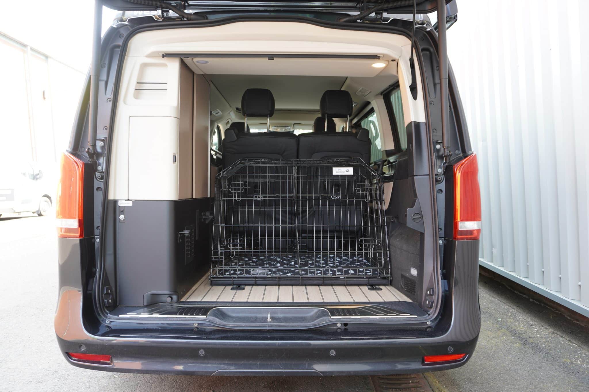 Pet World Mercedes-Benz Vito Tourer 2021 Car Dog Cage Crate Pet Travel Guard 1 Mercedes-Benz Vito Tourer 2021 Car Dog Cage Crate Pet Travel Guard