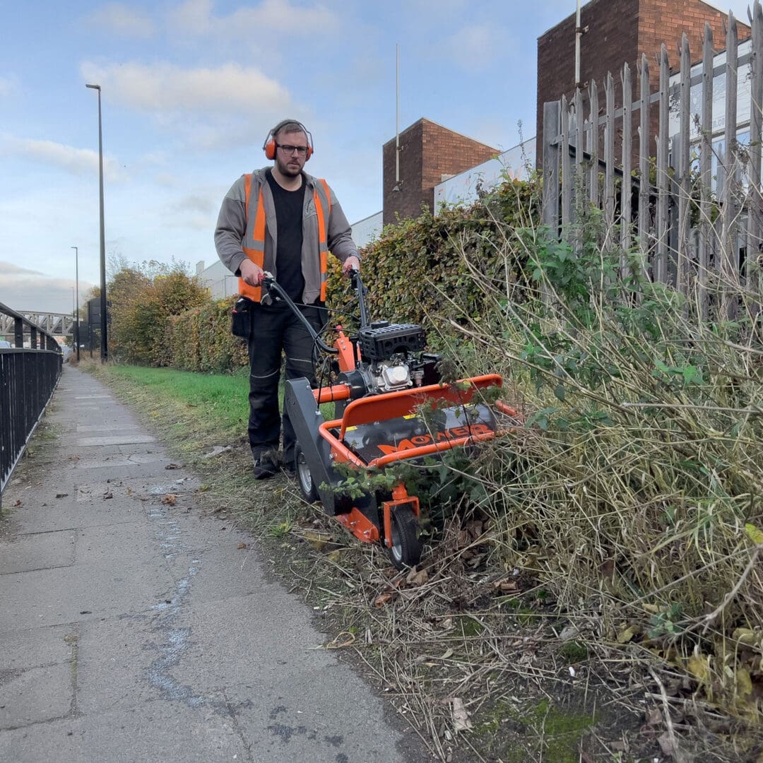 FM600S Self-Propelled Flail Mower & Brushcutter - 8hp Rough Cut Mower for Tough Terrain 5 FM600S Self-Propelled Flail Mower & Brushcutter - 8hp Rough Cut Mower for Tough Terrain - Image 3