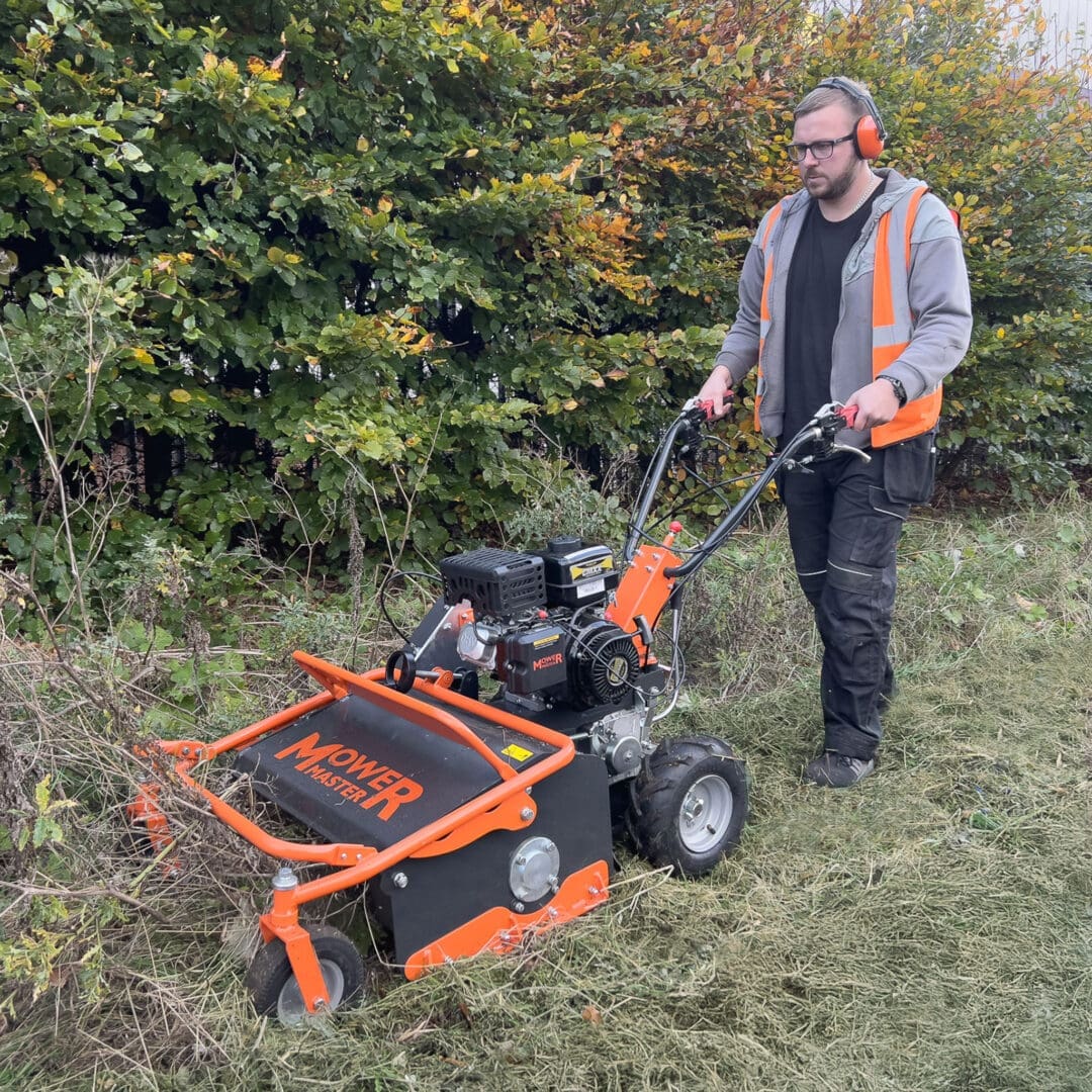 FM600S Self-Propelled Flail Mower & Brushcutter - 8hp Rough Cut Mower for Tough Terrain 4 FM600S Self-Propelled Flail Mower & Brushcutter - 8hp Rough Cut Mower for Tough Terrain - Image 2
